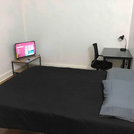 Spacious 2 Bedroom Apartment With 1 Bathroom And Private Street Entrance